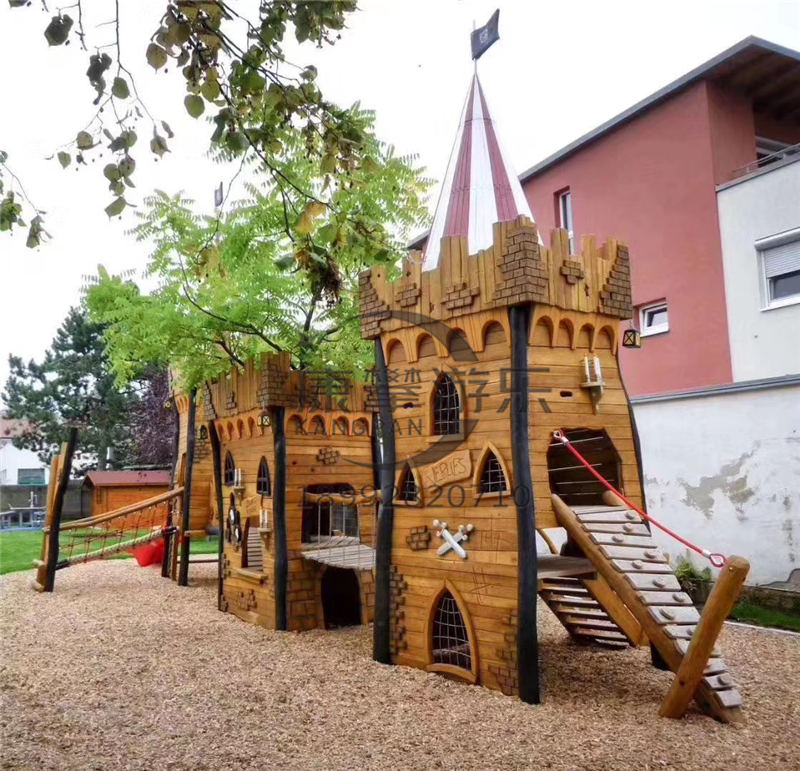 木质城堡造型滑梯非标定制