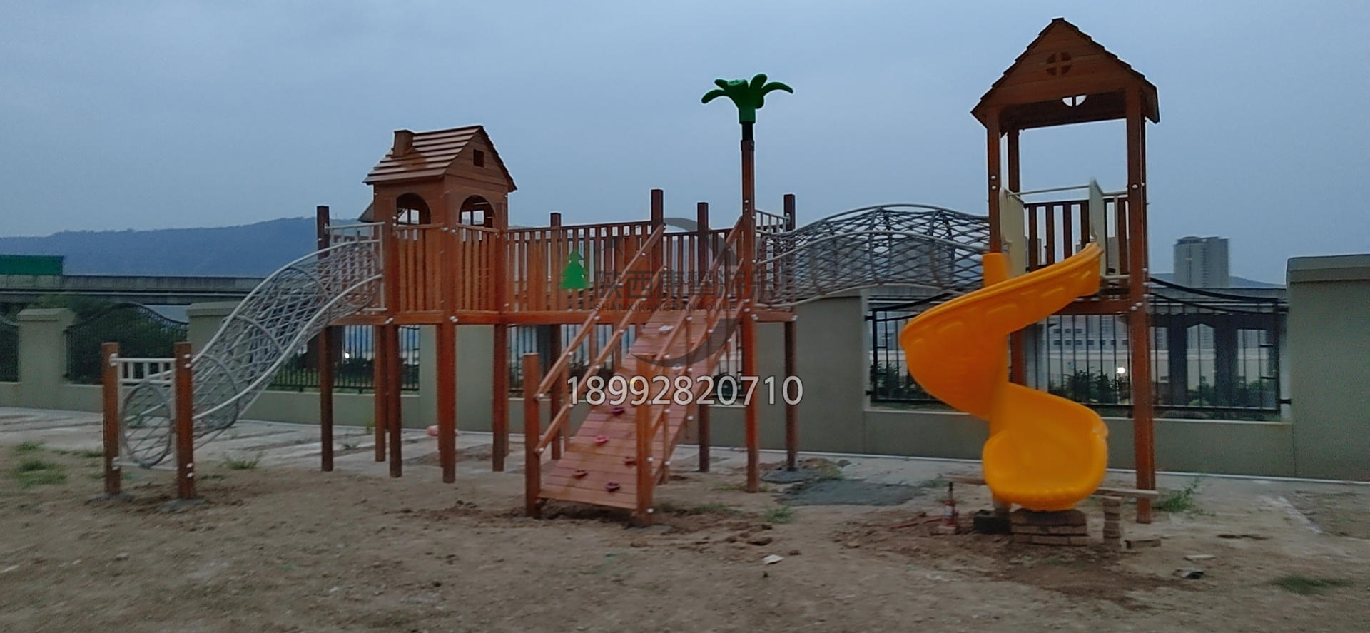 西安灞桥第二幼儿园木质滑梯案例