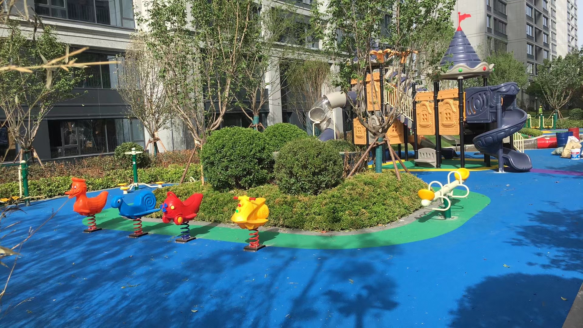 西安航天城某高档小区儿童游乐设施案例