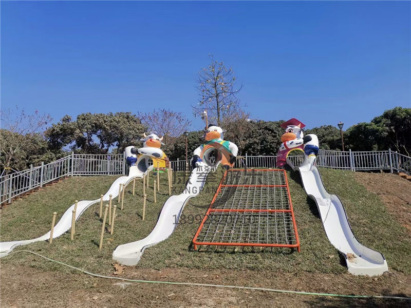 景区坡道半筒不锈钢滑梯定制