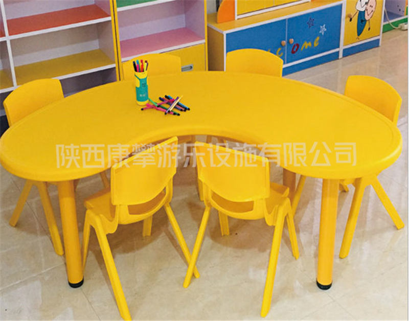 幼儿园家具塑料课桌