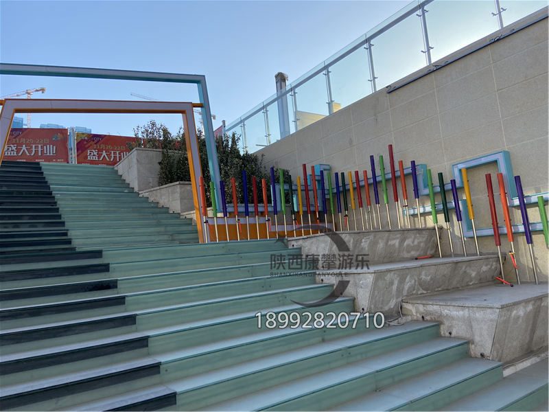 西安丈八路立丰城市生活广场敲击音乐的案例
