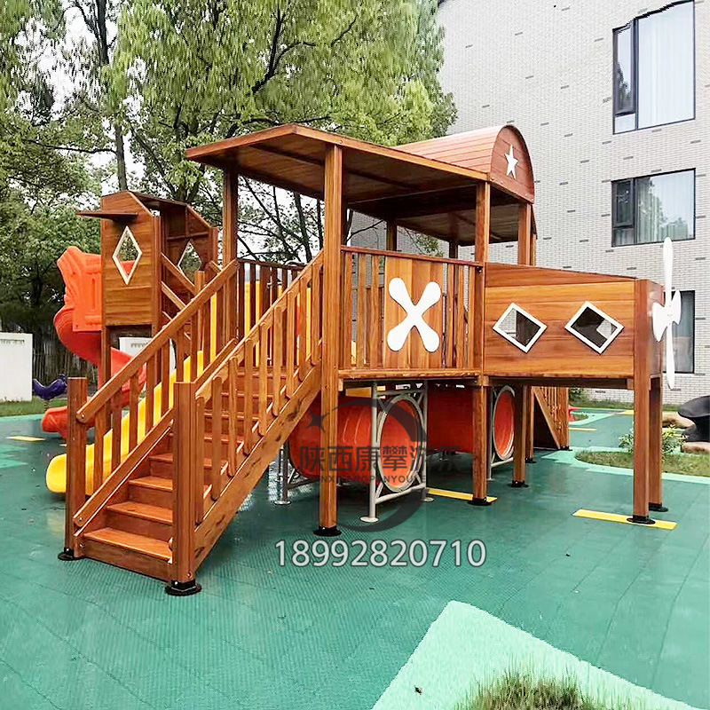 幼儿园木质滑梯