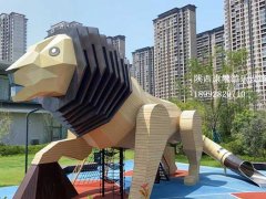 四川滨江地产项目户外大型木质狮子造型滑梯案例