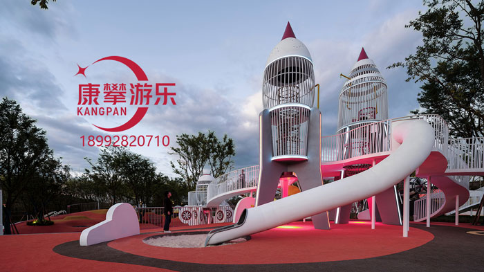 户外儿童游乐场