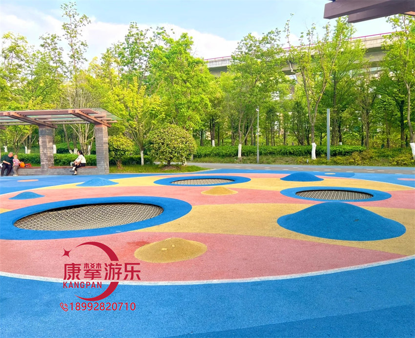 蹦床 蹦床