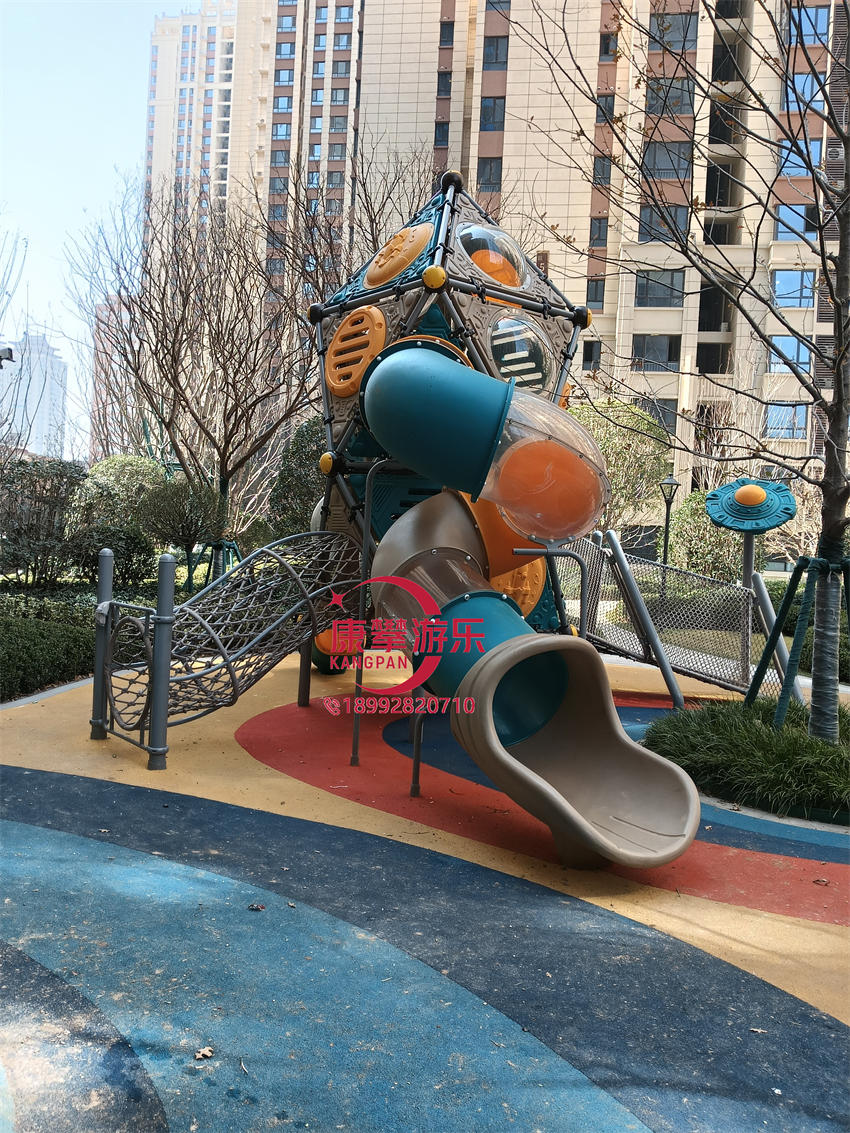 西安小区树屋造型塑料滑梯