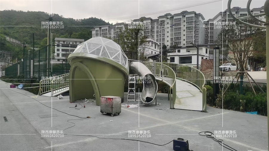 非标儿童游乐设施喷漆