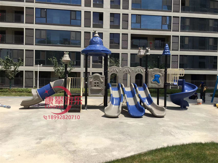 塑料滑梯