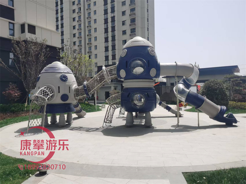 大型滑梯